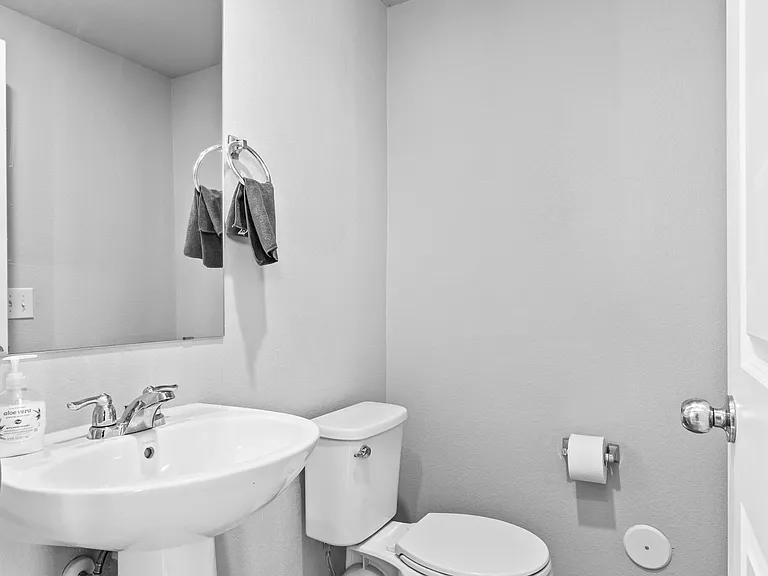1144 Oak Cir — Photo 8