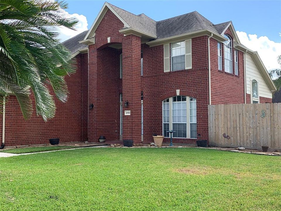 1st image of 10900 Spruce Dr N