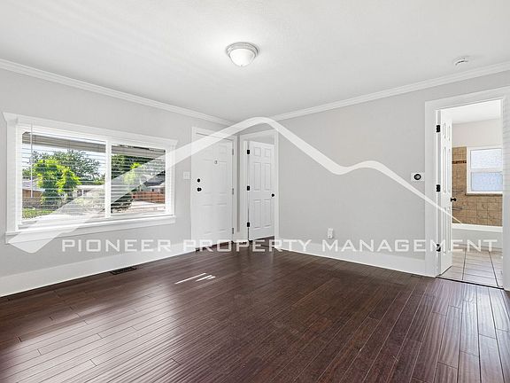 3rd image of 44 Julian St