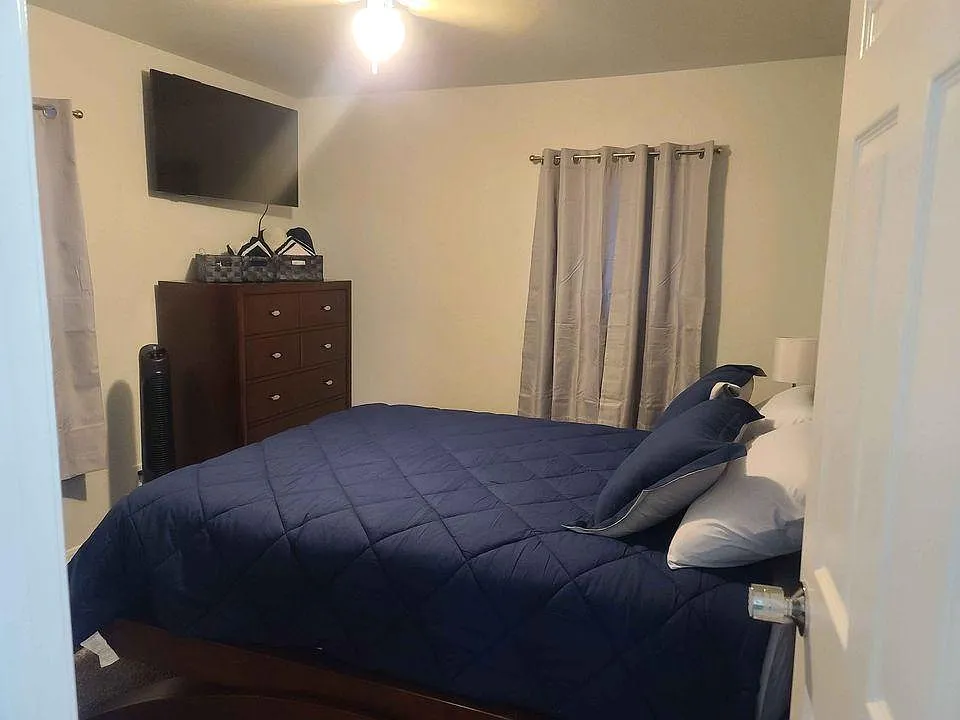 5 bed, 1962 sqft, $750 — Photo 3