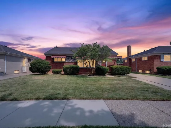 24894 Raven Ave, Eastpointe, MI 48021