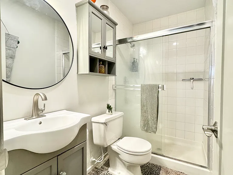 1247 Oliver Ave — Photo 17