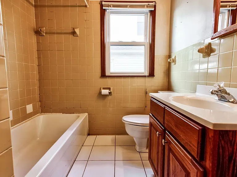 2174 Washington Ave — Photo 16