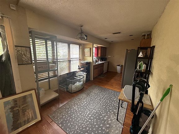 4th image of 4801 Scarsdale Dr