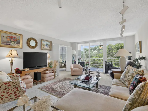 3900 Oaks Clubhouse Drive #410, Pompano Beach, FL 33069