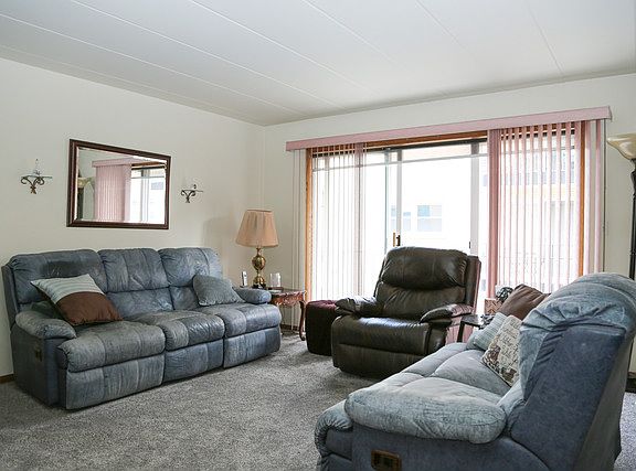 2nd image of 6484 N Northwest Hwy APT 108