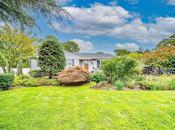 96 Fitchburg Street, Bay Shore, NY 11706