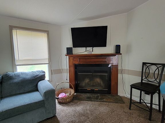 3rd image of 185 Bearcreek Rd