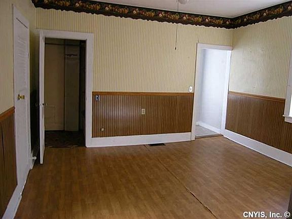 4th image of 16 Burr St