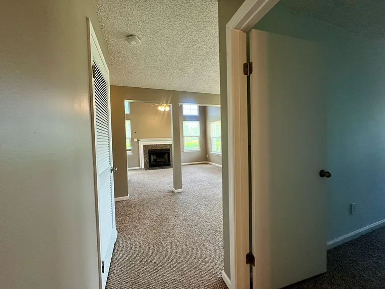 4044 Laurel Green Cir — Photo 14