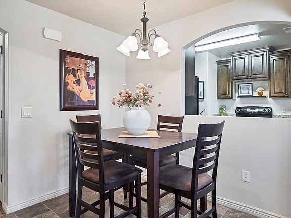 5th image of 1000 E Bluff View Dr #110