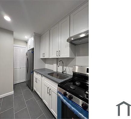 3rd image of 9803 197th St Floor 1