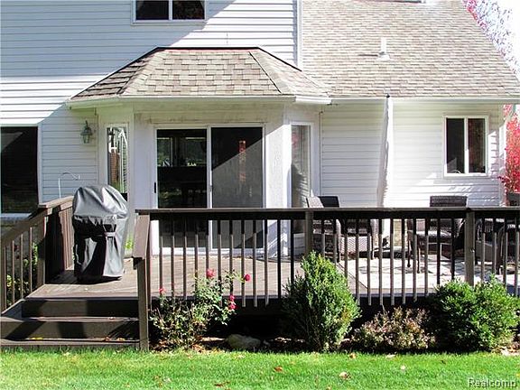 4th image of 579 Sunrise Dr