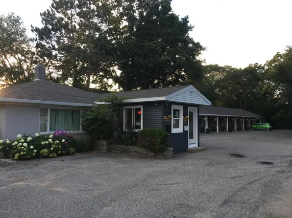 1002 E Colby St, Whitehall, MI 49461