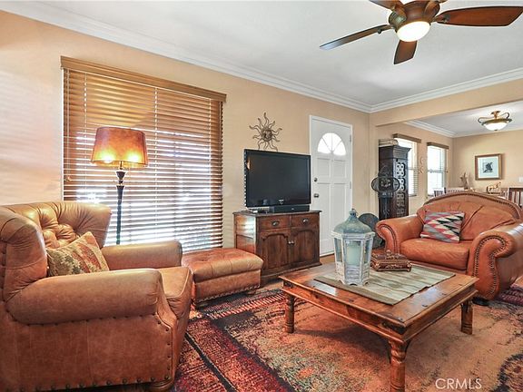 4th image of 808 W 33rd Way