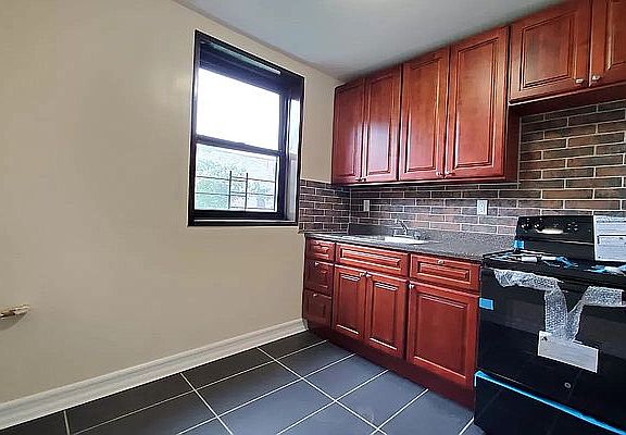 4th image of 535 E 21st St APT 4G