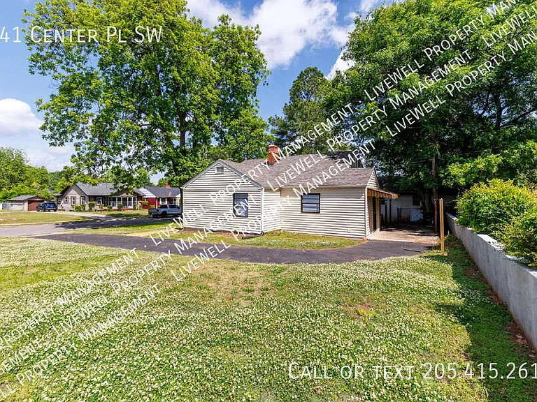 741 Center Pl SW — Photo 15