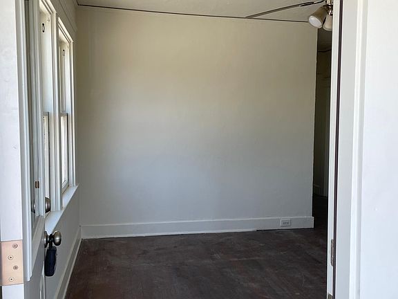 2nd image of 323 20th St #C