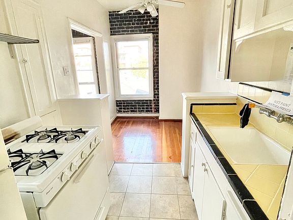 4th image of 608 S Dunsmuir Ave APT 302