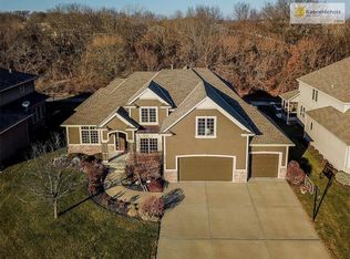 1716 SW Kendall Dr, Lees Summit, MO 64082