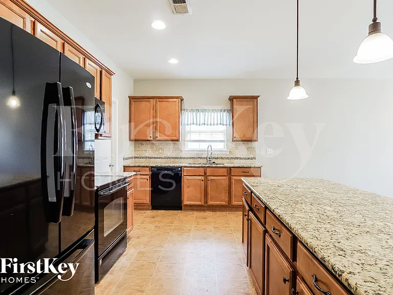 1092 Fairbank Ln — Photo 7