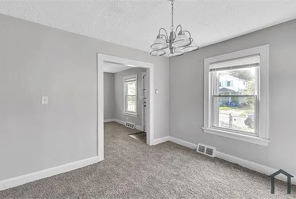 10409 Nelson Ave — Photo 5