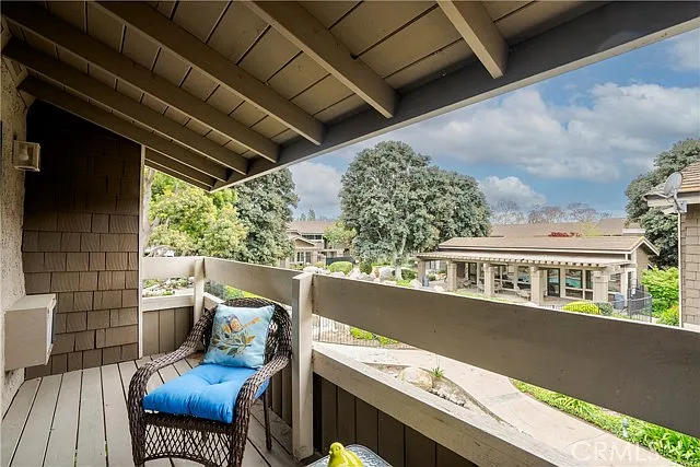 262 Streamwood — Photo 32