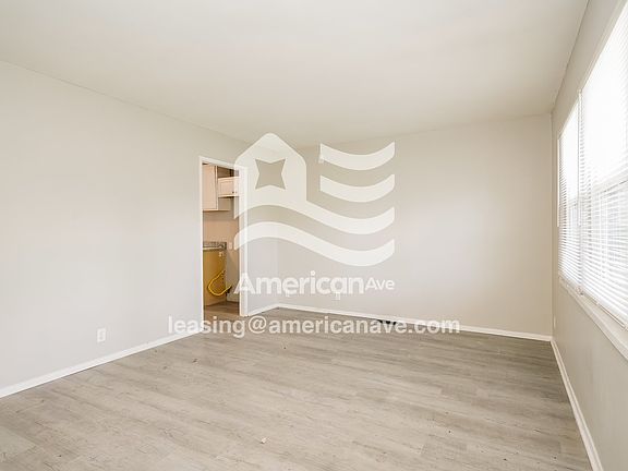 1636676_005_dining_room_12714493.jpg
