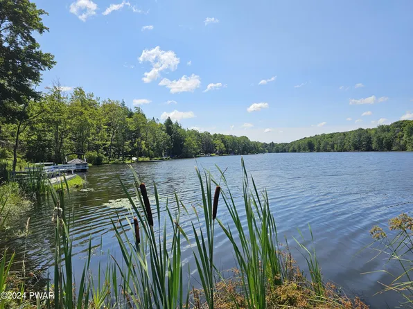 14 Dazel Dr, Waymart, PA 18472