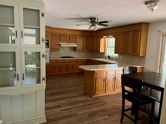 3rd image of 112 Avon Ln