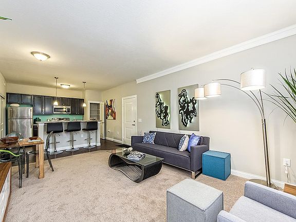 3rd image of 925 Polaris Grand Dr APT D