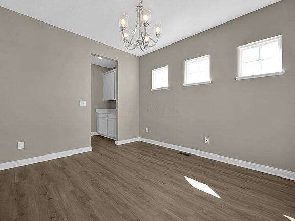 3rd image of 612 Kelburn Ln