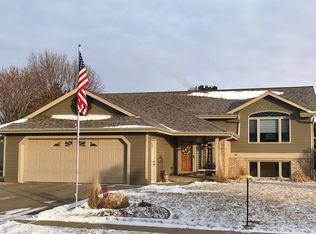 812 James Pl, Yankton, SD 57078