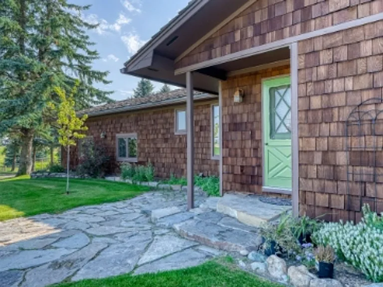 687 Roundup Ln — Photo 3