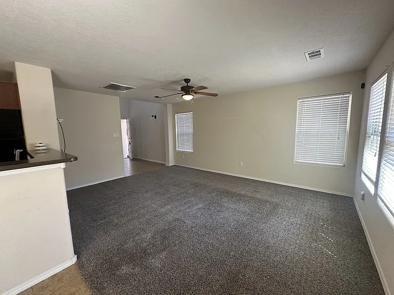 10809 Fort Point Ln NE — Photo 3