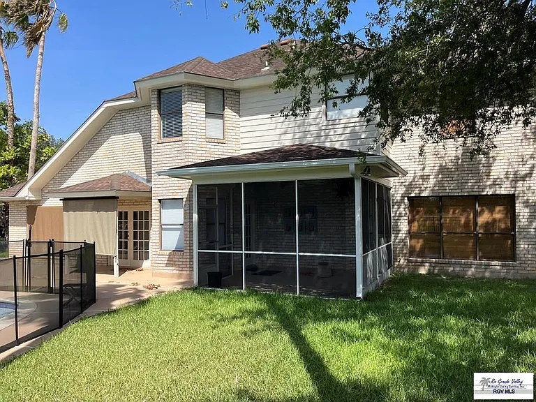 901 Morelos Ave — Photo 5