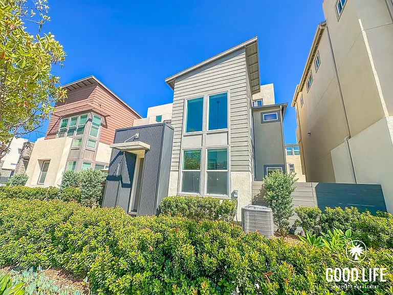 2114 Element Way — Photo 1