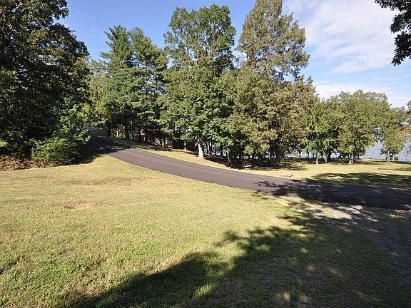 3rd image of 237 Lake Shore Dr