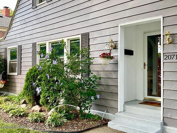 2nd image of 2071 Union Ave SE