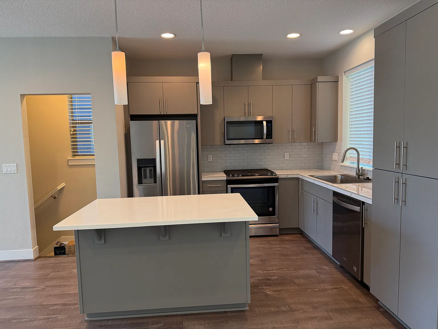 4 bed, 3.5 bath, 1689 sqft, $2,695 — Photo 4