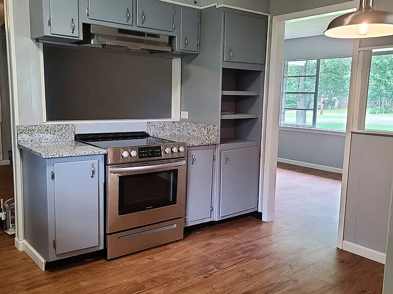 410 Gleason Ct — Photo 2