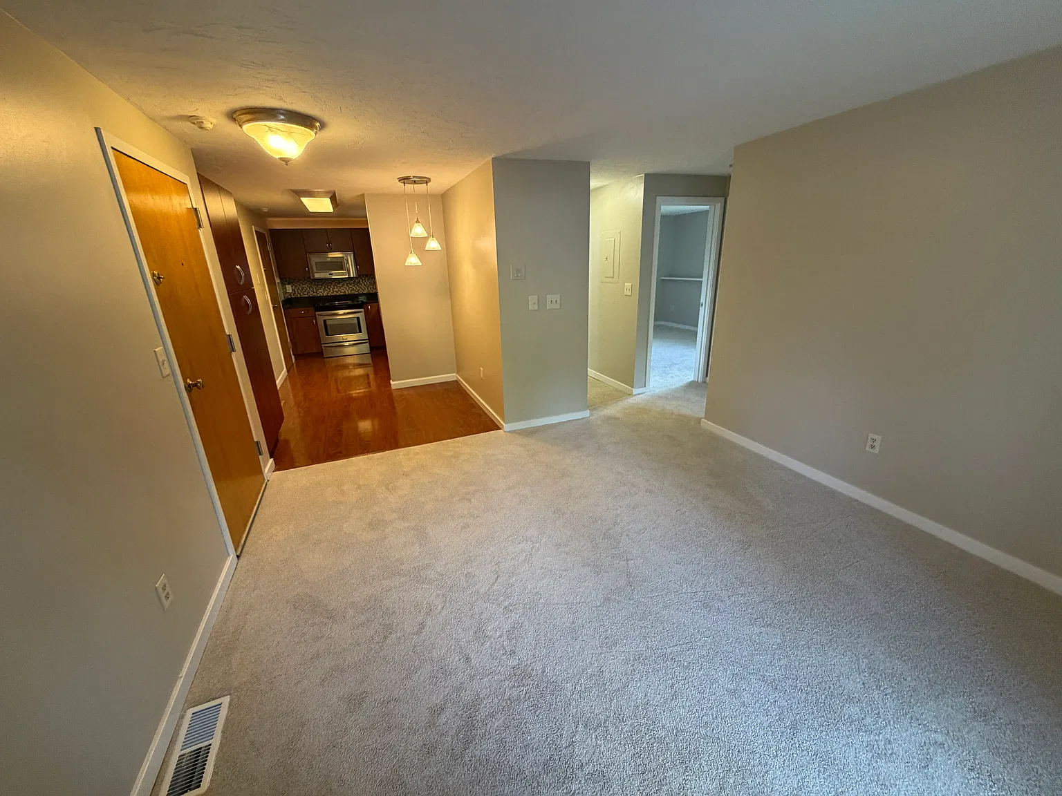 2 bed, 730 sqft, $2,200 — Photo 2