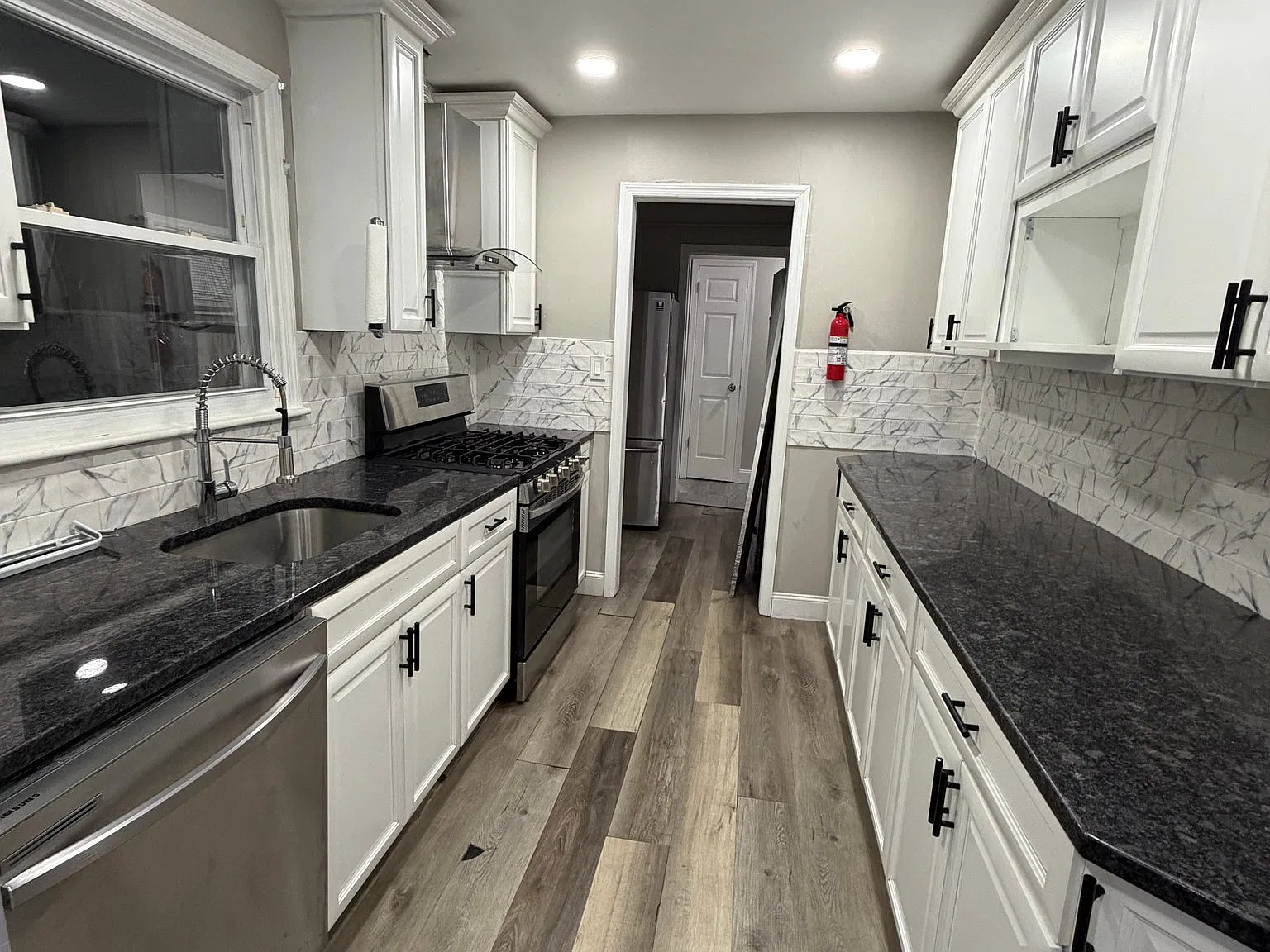 Beautiful Single Family Home With 5 Bedrooms 2 Bathrooms Now Available In Colonia! — Photo 2