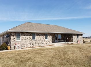 1549 190th St, Manchester, IA 52057