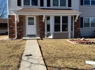 1 Coach Ct, Saint Peters, MO 63376
