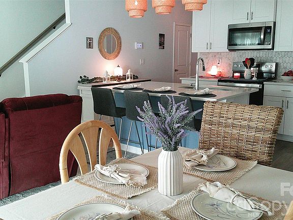 4th image of 837 Gerard Bay Dr