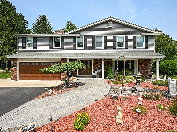 5th image of S55W29550 Windcrest Dr
