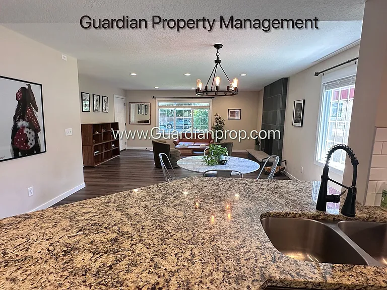 3916-3918 Sheridan Ave S — Photo 8