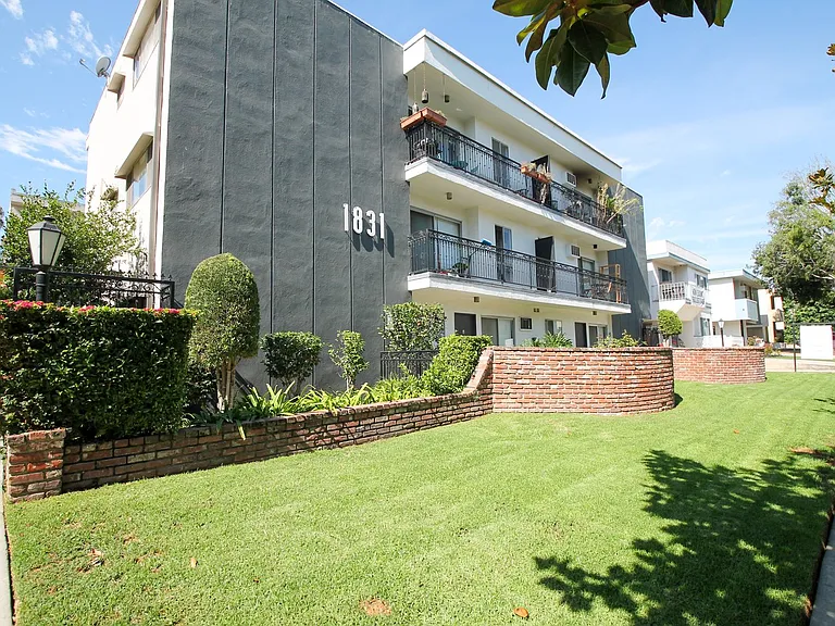 1831 Camden Ave — Photo 1