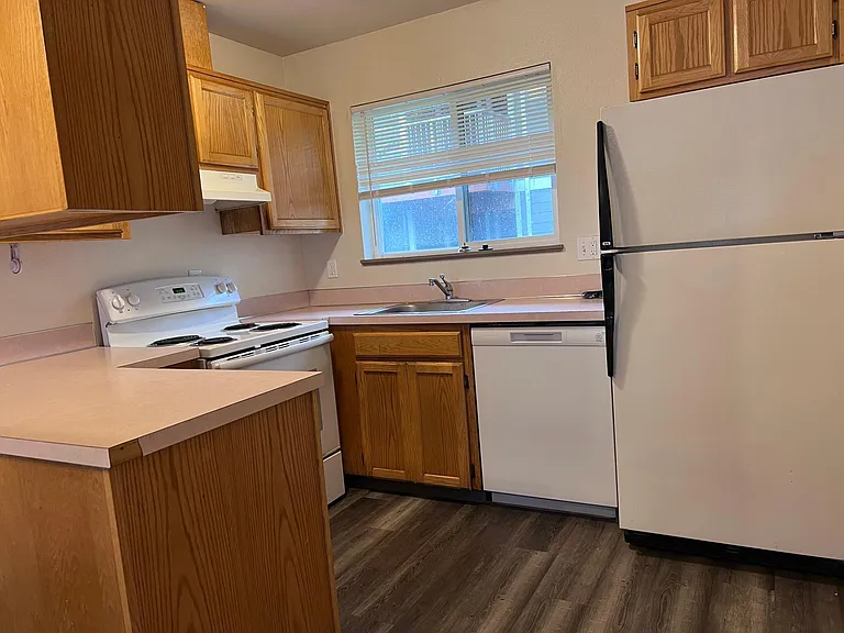 405 Pine Ave #2 — Photo 4